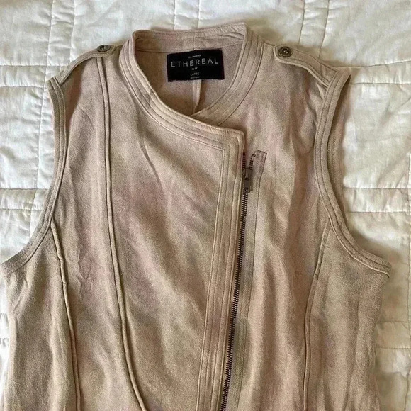 Ethereal Los Angeles beige faux suede zip up vest Large - Picture 2 of 4
